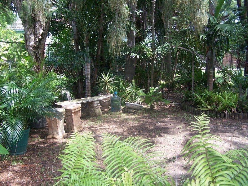 4 Suzanne Street, Wynnum West QLD 4178