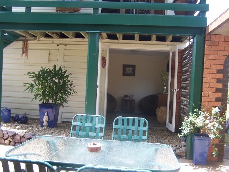 4 Suzanne Street, Wynnum West QLD 4178