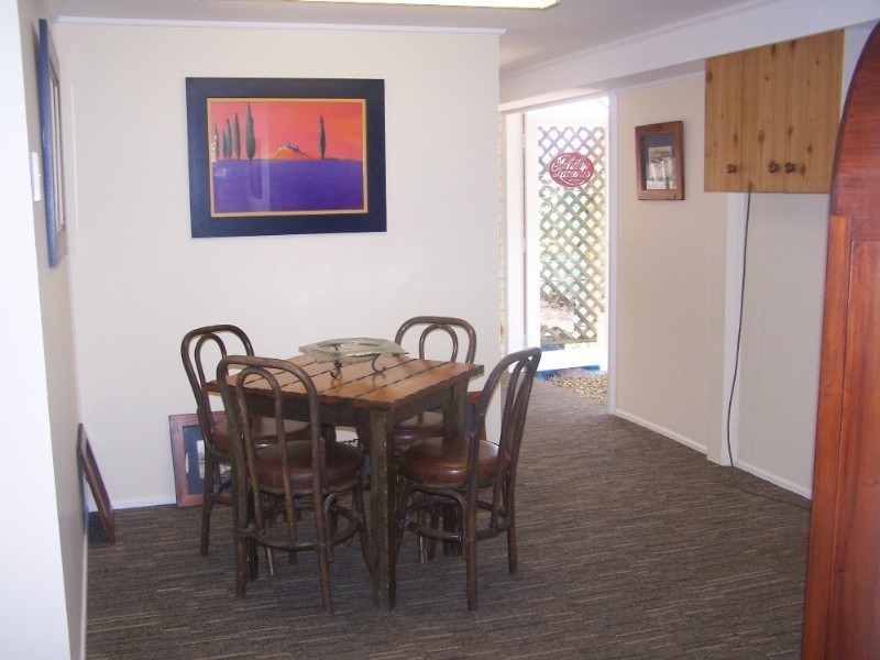 4 Suzanne Street, Wynnum West QLD 4178