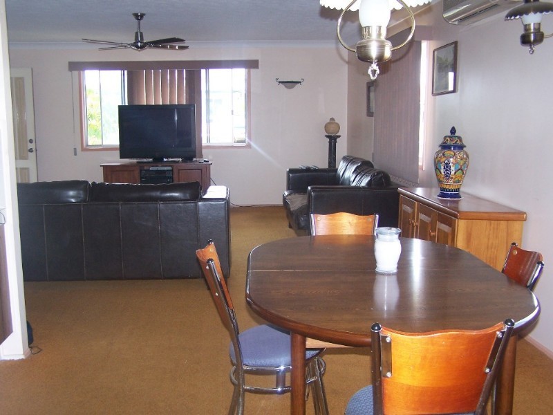 4 Suzanne Street, Wynnum West QLD 4178