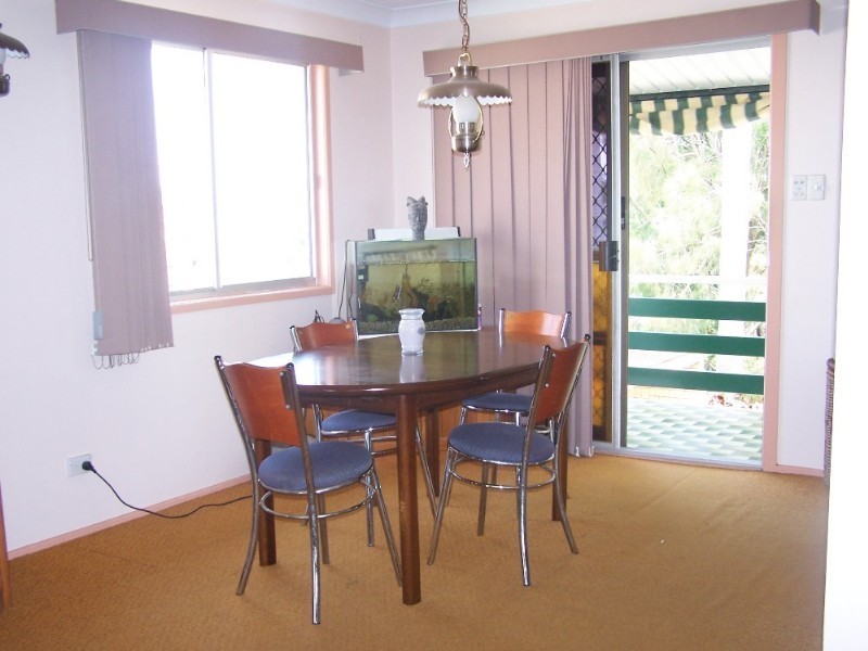 4 Suzanne Street, Wynnum West QLD 4178