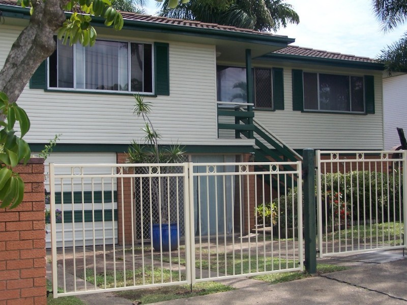 4 Suzanne Street, Wynnum West QLD 4178