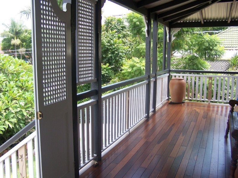 33 Montrose Parade, Wynnum QLD 4178