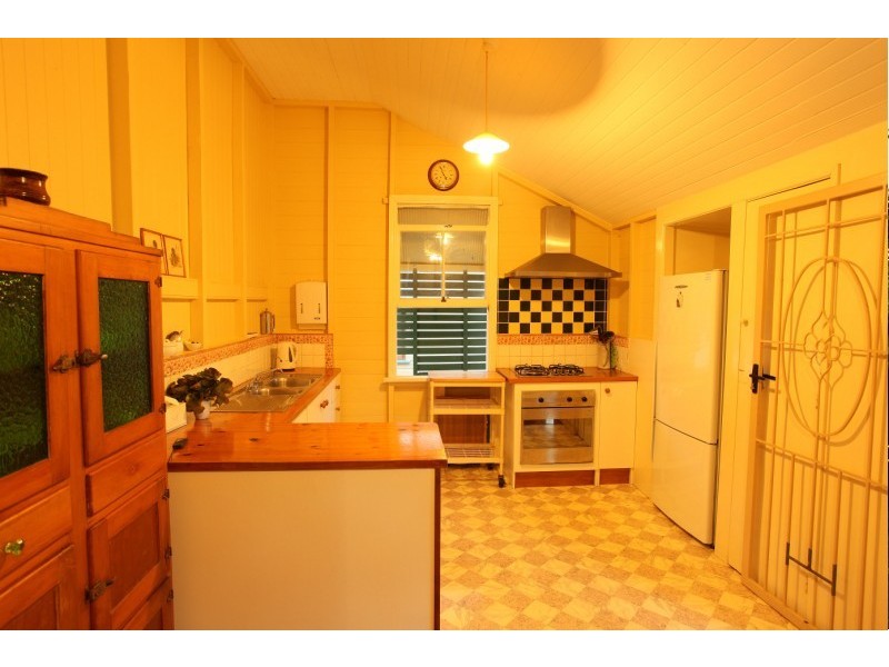 18 Bay Terrace, Wynnum QLD 4178