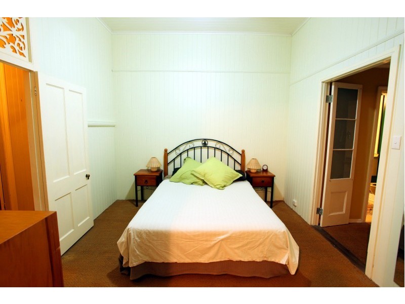 18 Bay Terrace, Wynnum QLD 4178