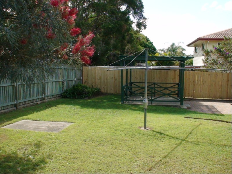 15 School Road, Wynnum West QLD 4178