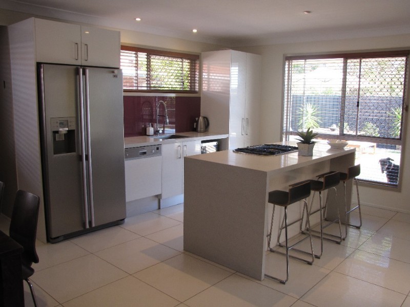 16 Holland Crescent, Wynnum QLD 4178