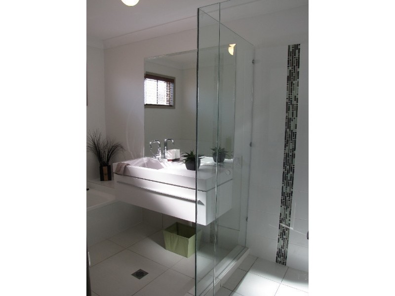 16 Holland Crescent, Wynnum QLD 4178