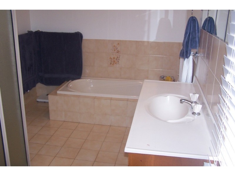 38 Bulgin Avenue, Wynnum West QLD 4178