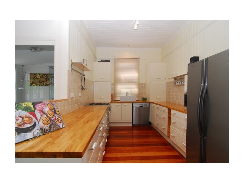 99 Waterview Avenue, Wynnum QLD 4178