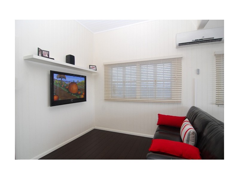99 Waterview Avenue, Wynnum QLD 4178