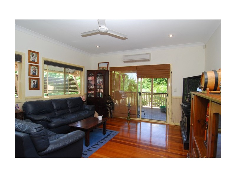 16 Pansy Street, Wynnum QLD 4178