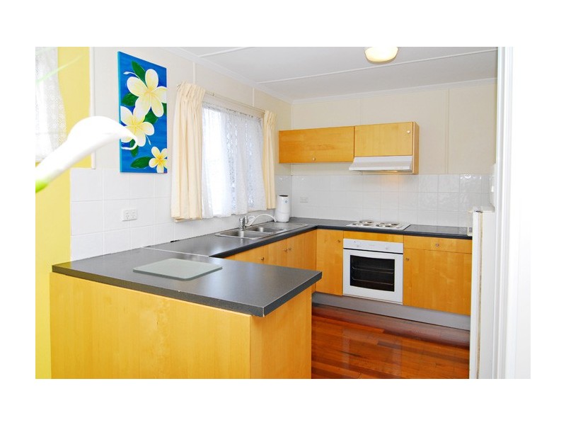 61 Curve Avenue, Wynnum QLD 4178