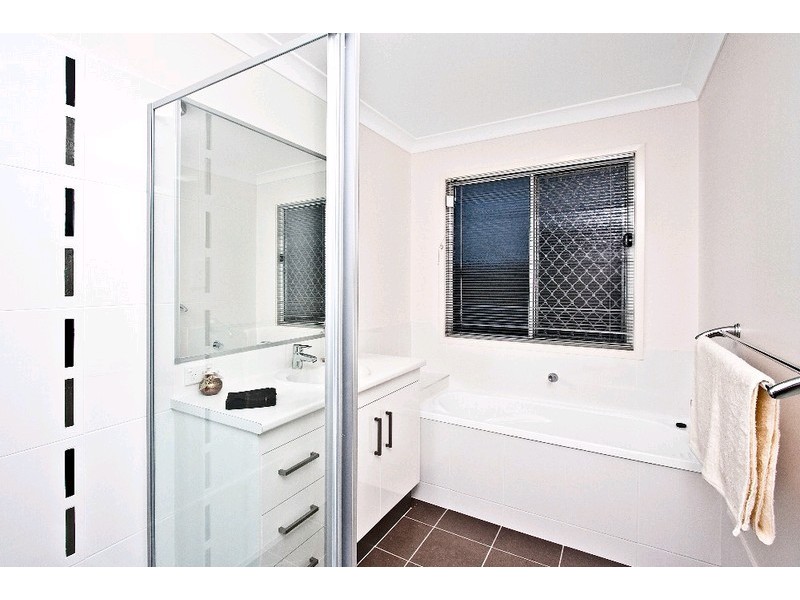 25 Grainger Street, Wynnum QLD 4178