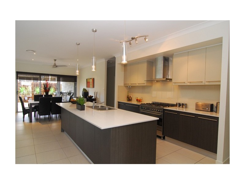 6 Lennox Close, Manly West QLD 4179