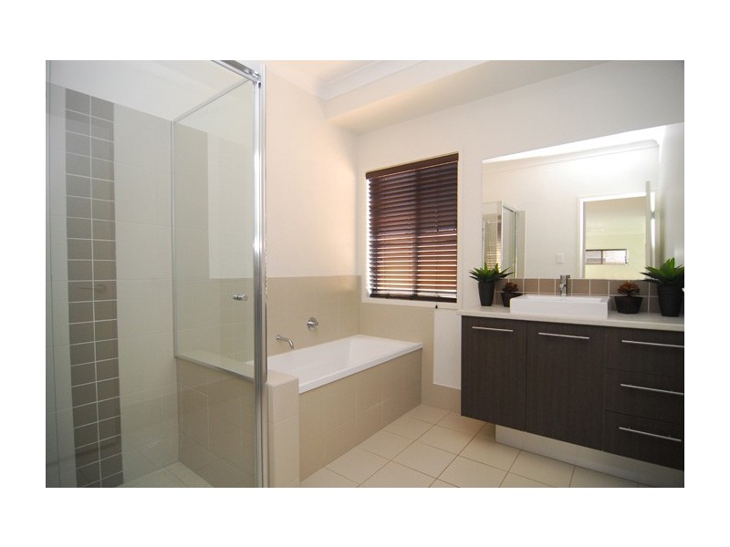 6 Lennox Close, Manly West QLD 4179