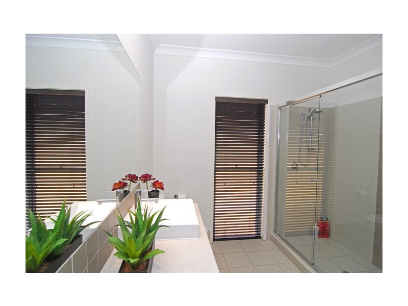 6 Lennox Close, Manly West QLD 4179