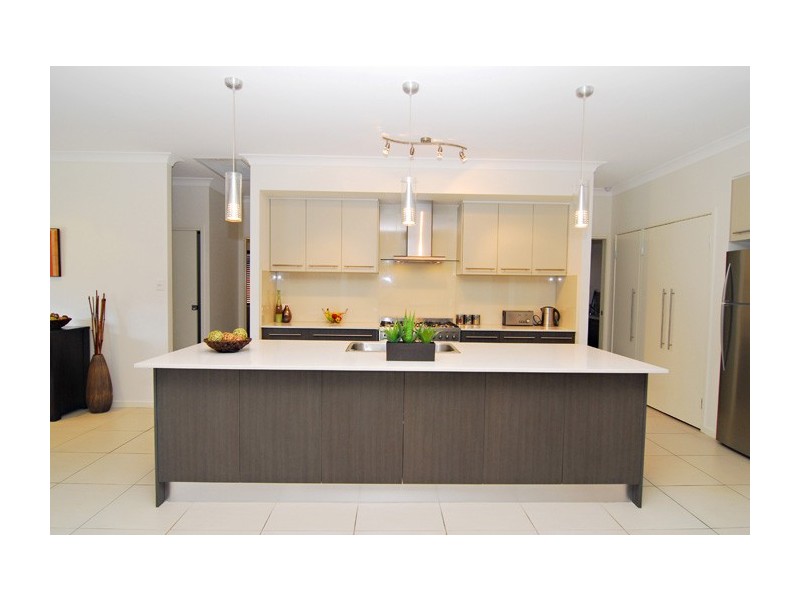 6 Lennox Close, Manly West QLD 4179