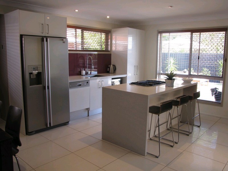 16 Holland Crescent, Wynnum West QLD 4178