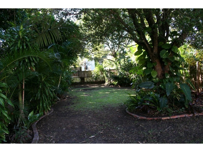 53 Yamboyna Street, Manly QLD 4179