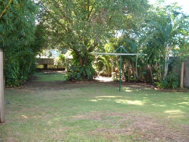 53 Yamboyna Street, Manly QLD 4179