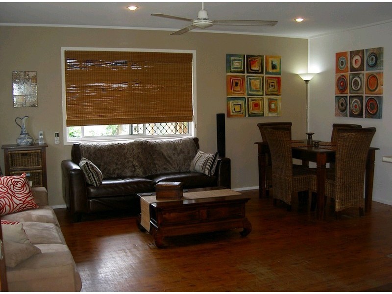 11 New Lindum Road, Wynnum West QLD 4178