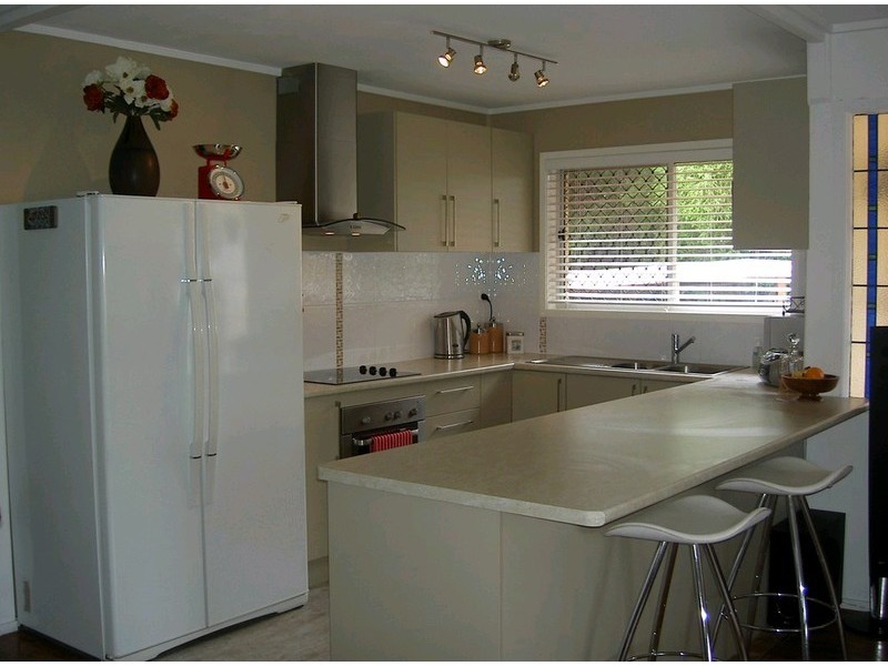 11 New Lindum Road, Wynnum West QLD 4178