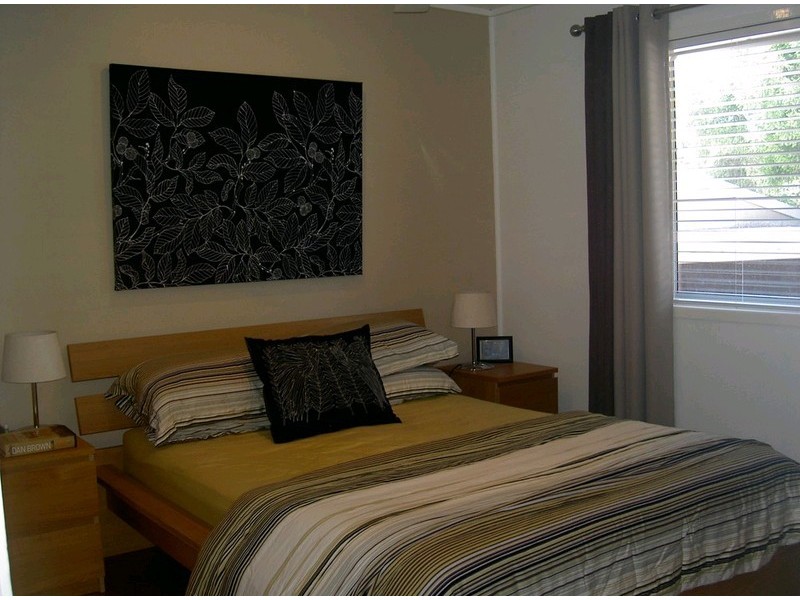 11 New Lindum Road, Wynnum West QLD 4178