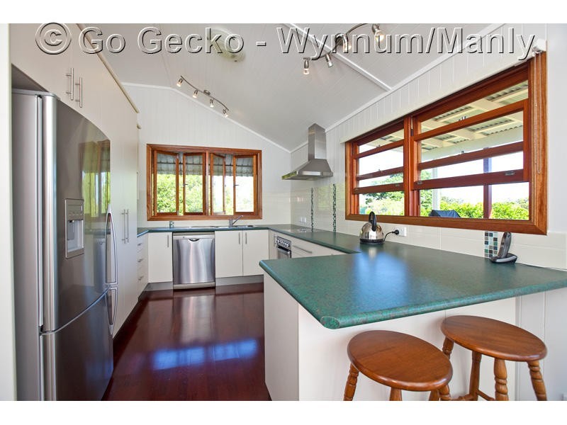 70 Gordon Parade, Manly QLD 4179