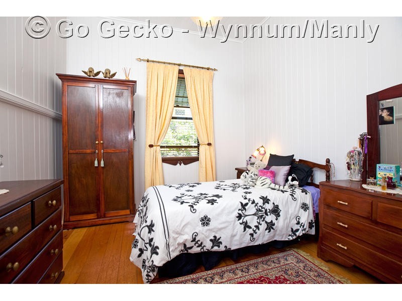 70 Gordon Parade, Manly QLD 4179