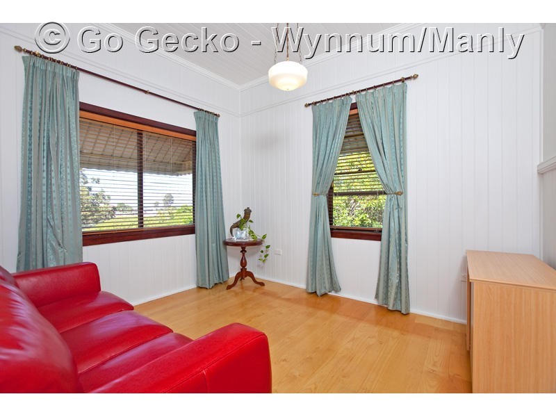 70 Gordon Parade, Manly QLD 4179