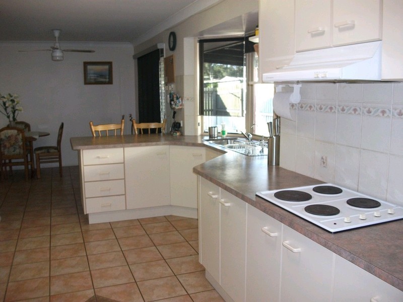 40 Amanda Street, Wynnum West QLD 4178