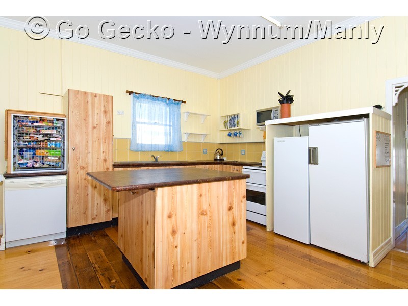 27 Ian Street, Lota QLD 4179