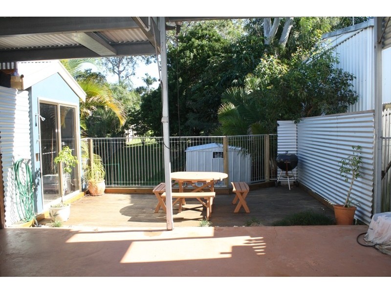 27 Ian Street, Lota QLD 4179