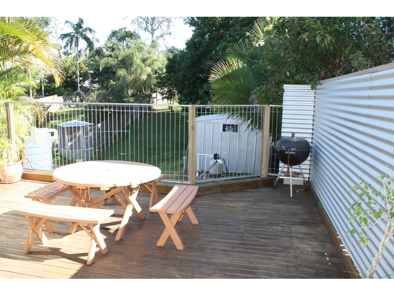 27 Ian Street, Lota QLD 4179