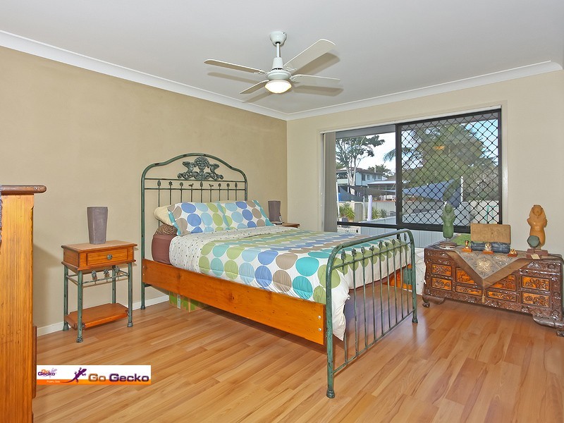 18 McCurley Street, Wynnum West QLD 4178