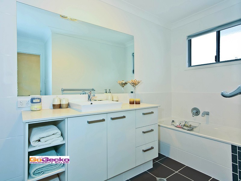 7 Treetop Place, Manly West QLD 4179