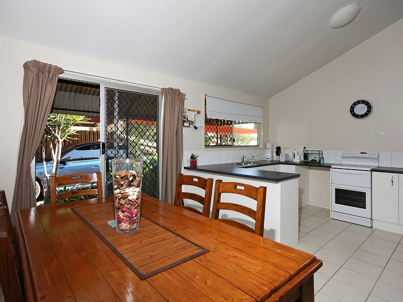 6 Banks Crescent, Wynnum West QLD 4178