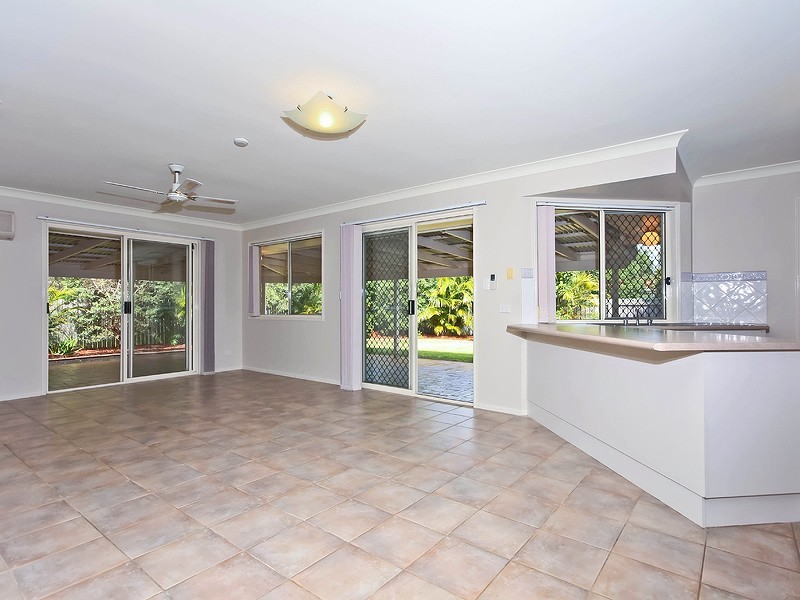 1 Miles Crescent, Manly West QLD 4179