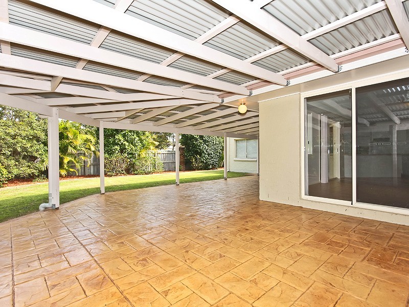 1 Miles Crescent, Manly West QLD 4179