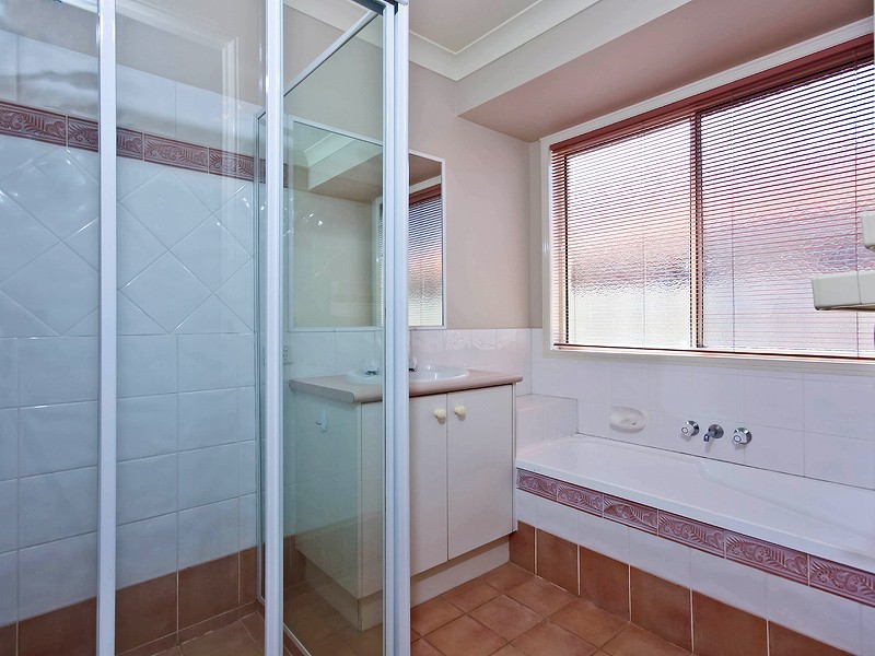 1 Miles Crescent, Manly West QLD 4179