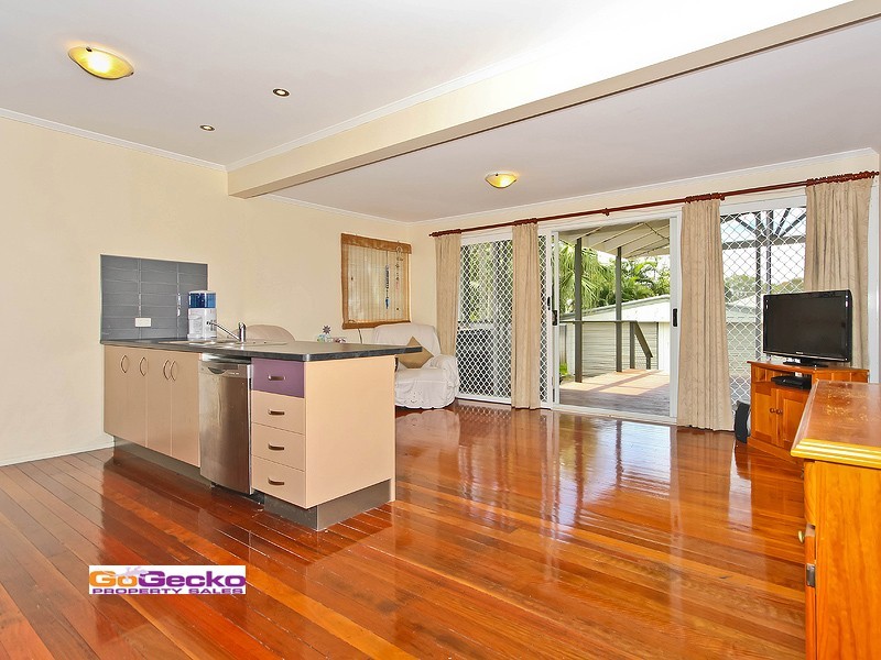 266 Whites Road, Lota QLD 4179