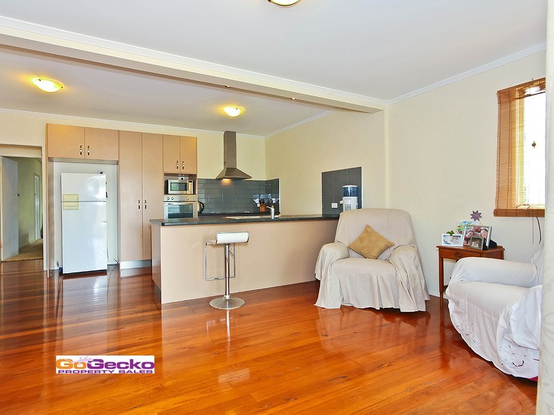 266 Whites Road, Lota QLD 4179