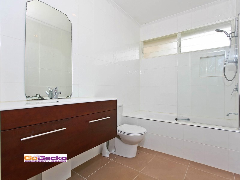 266 Whites Road, Lota QLD 4179