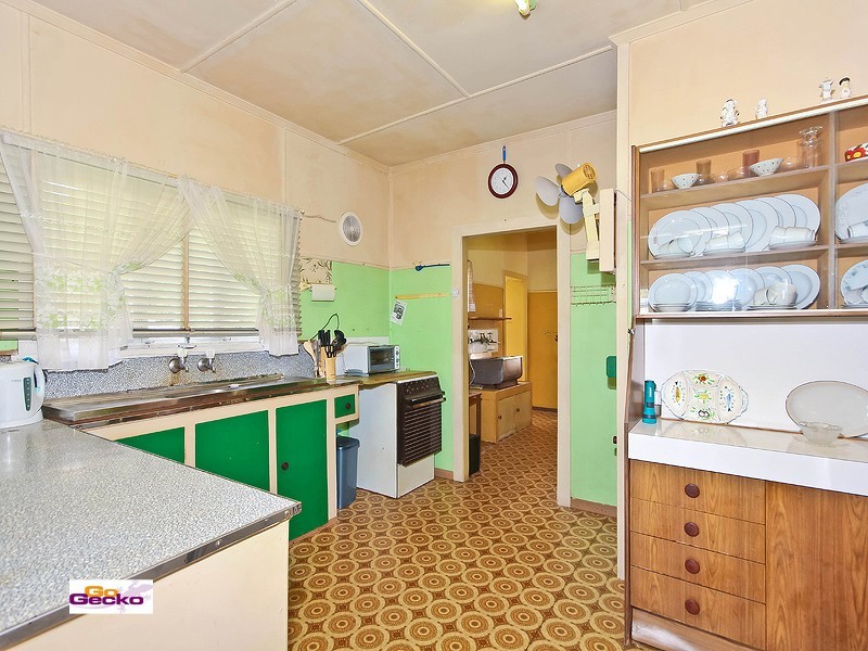 30 Daniel Street, Lota QLD 4179