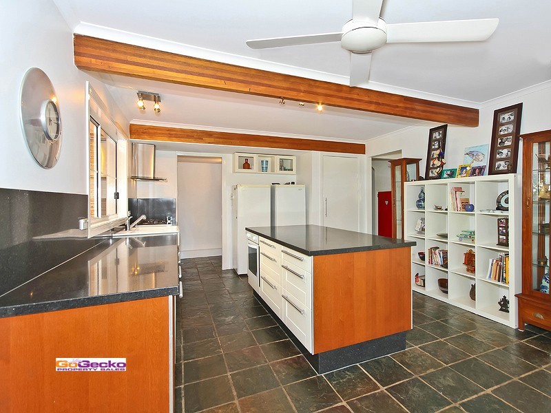 54 Duncan Street, Wynnum West QLD 4178