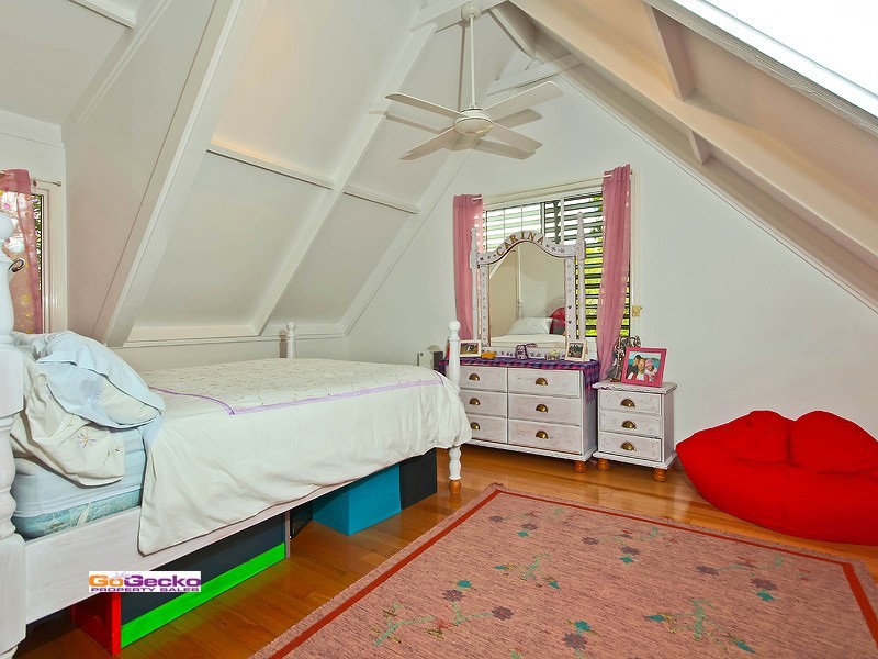 54 Duncan Street, Wynnum West QLD 4178