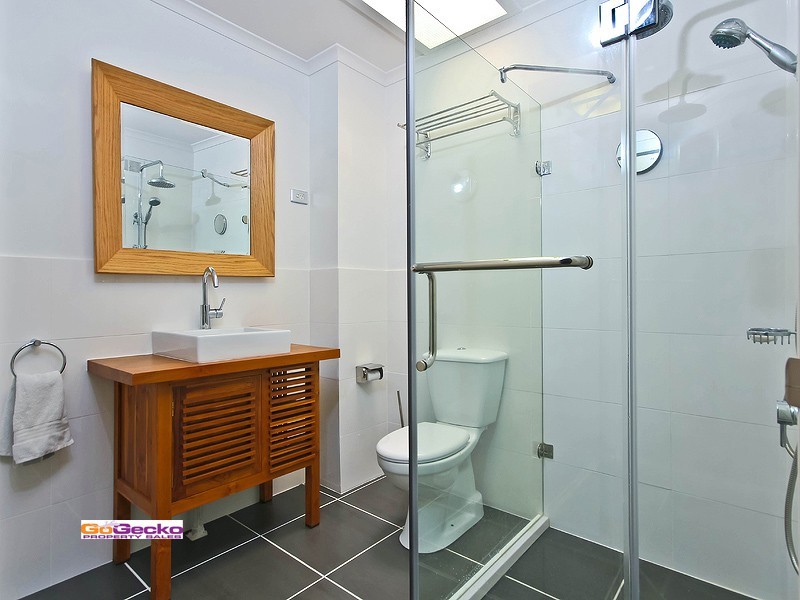 54 Duncan Street, Wynnum West QLD 4178