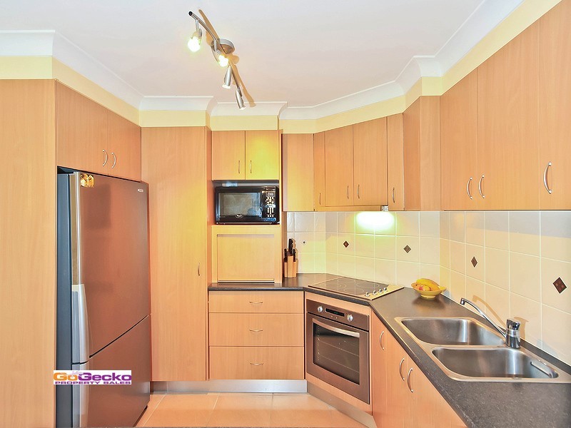 39 Plaza Street, Wynnum West QLD 4178