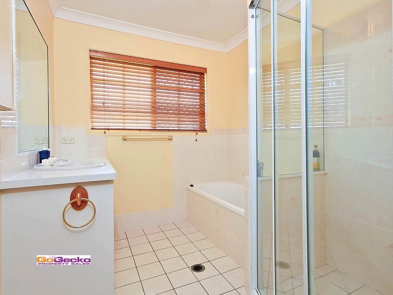 39 Plaza Street, Wynnum West QLD 4178